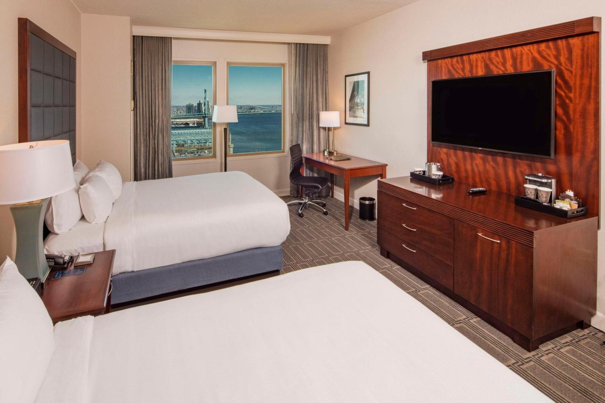 מלון Hilton Philadelphia At Penn'S Landing מראה חיצוני תמונה