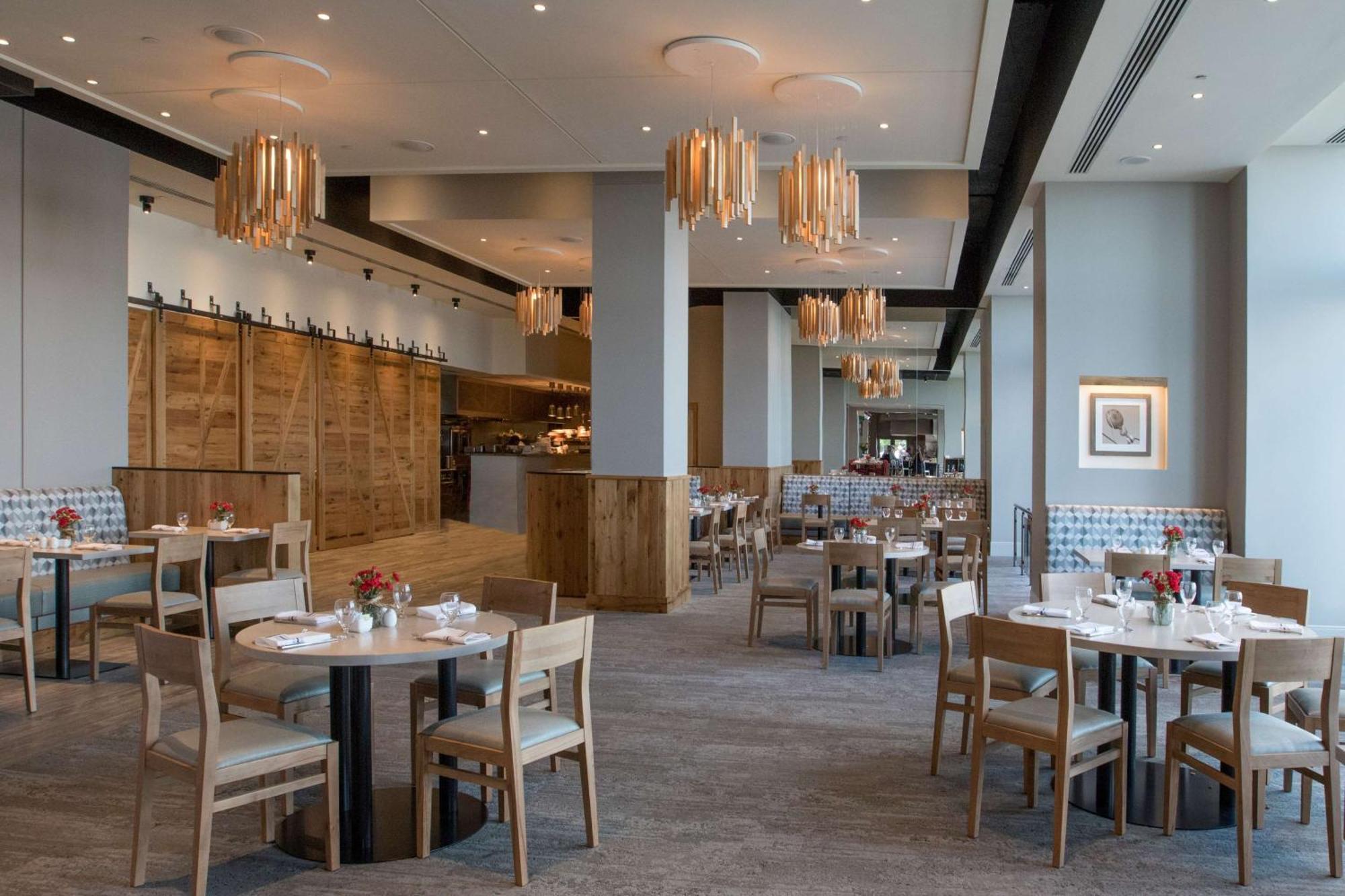מלון Hilton Philadelphia At Penn'S Landing מראה חיצוני תמונה