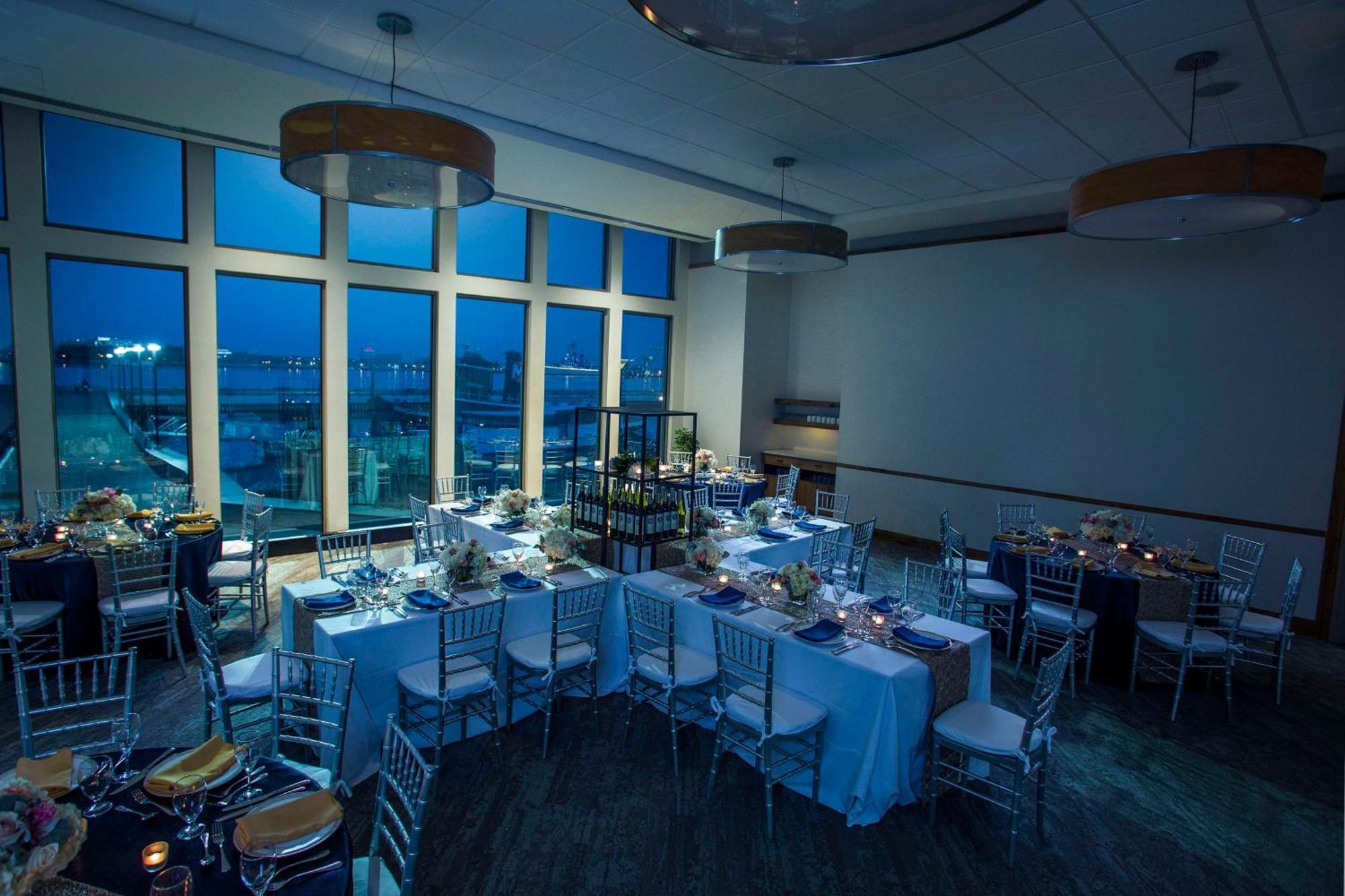 מלון Hilton Philadelphia At Penn'S Landing מראה חיצוני תמונה