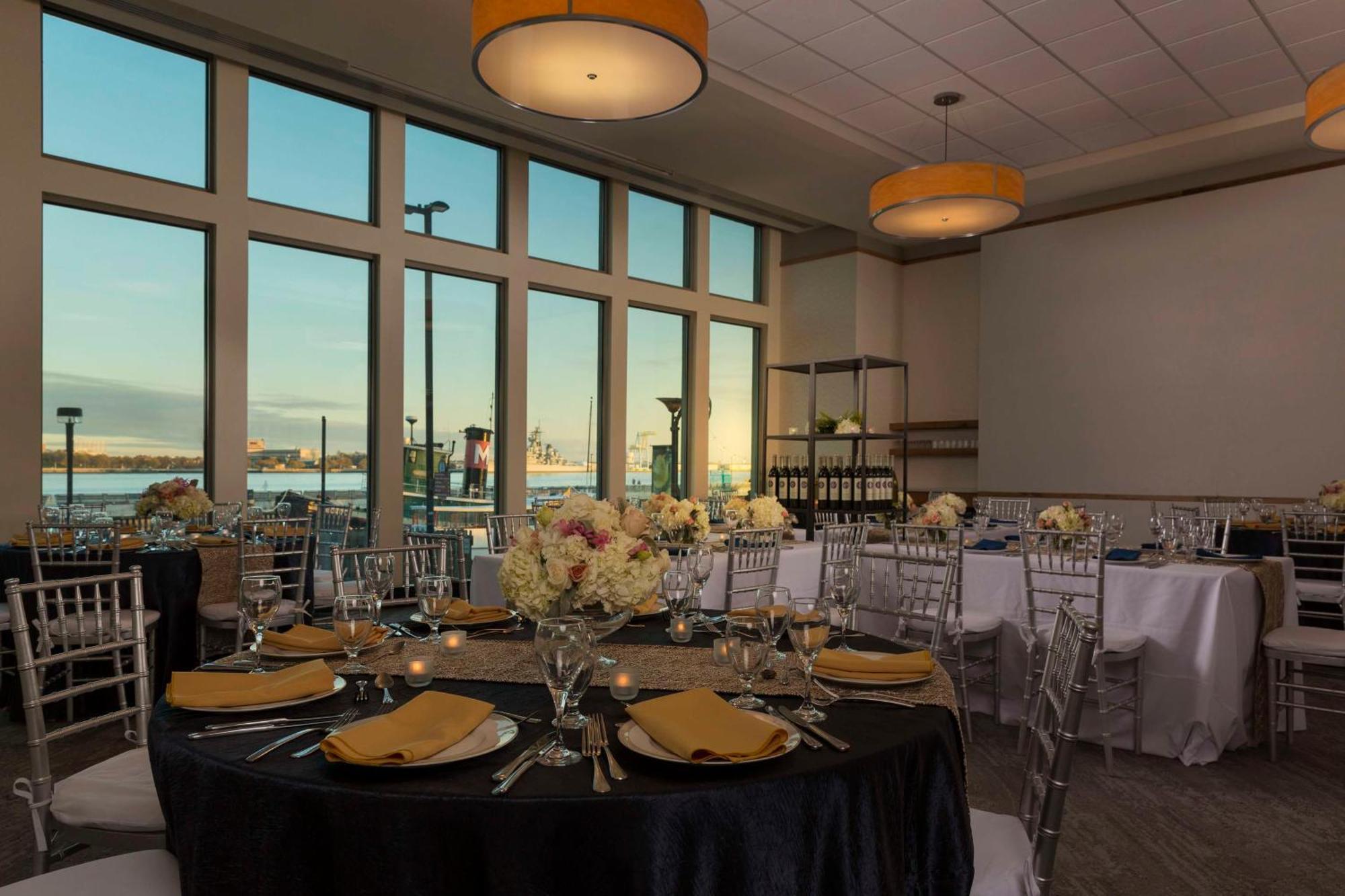 מלון Hilton Philadelphia At Penn'S Landing מראה חיצוני תמונה