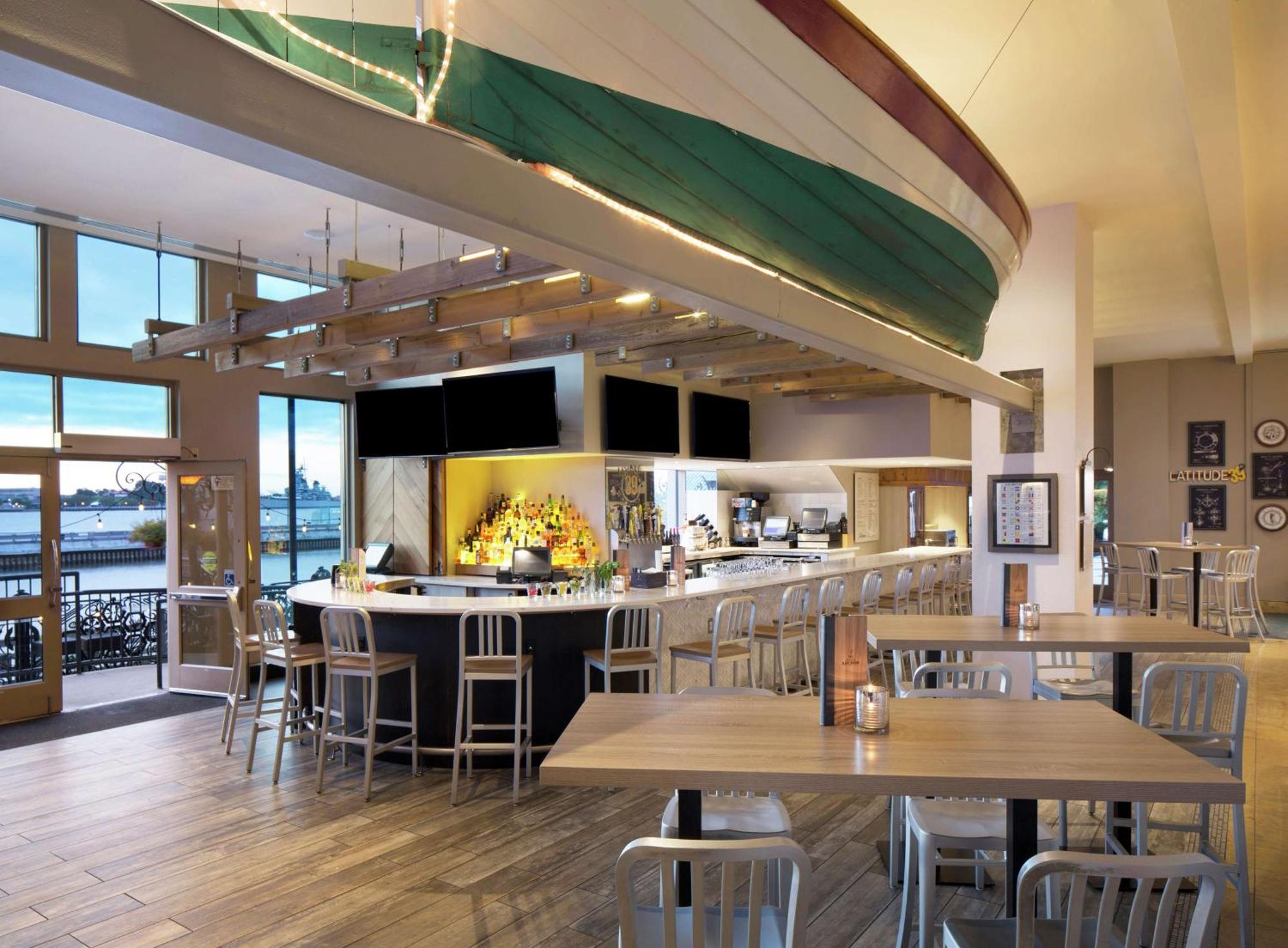 מלון Hilton Philadelphia At Penn'S Landing מראה חיצוני תמונה