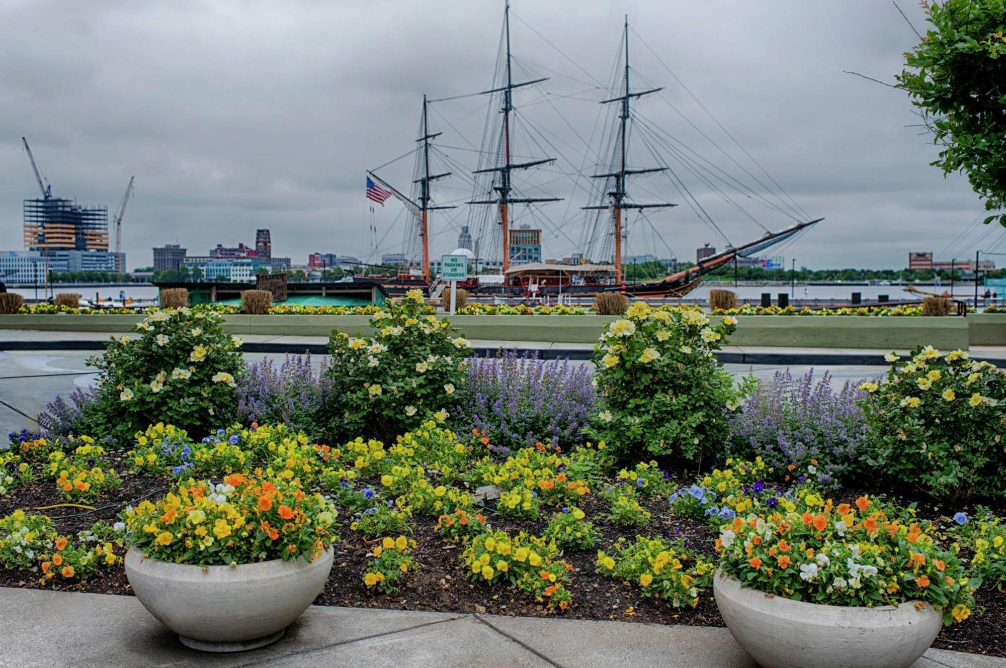 מלון Hilton Philadelphia At Penn'S Landing מראה חיצוני תמונה